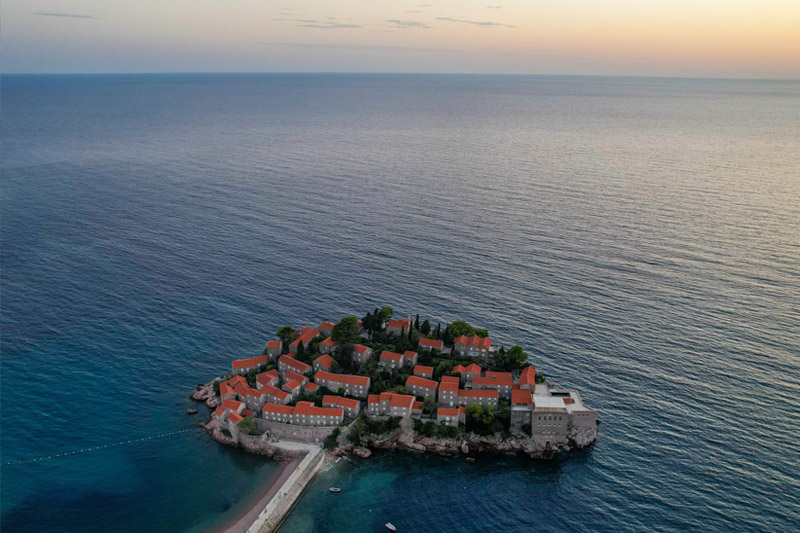 Черногория планирует ввести визы для россиян и белорусов в 2025 году 7 Черногория планирует ввести визы для россиян и белорусов в 2025 году - 7