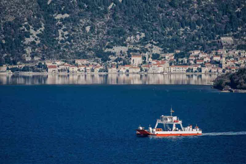 Паромная линия Каменари-Лепетане станет бесплатной на 1 месяц 1 Паромная линия Каменари-Лепетане станет бесплатной на 1 месяц - 1