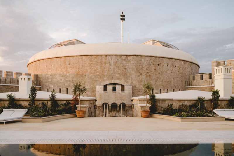 Журнал Forbes включил остров Мамула в Черногории в список лучших мировых направлений на 2023 год 3 Журнал Forbes включил остров Мамула в Черногории в список лучших мировых направлений на 2023 год - 1