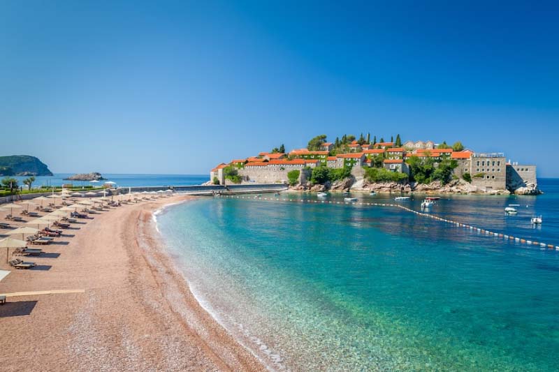 Число туристов в Черногории составило 80% от показателей 2019 года 8 Число туристов в Черногории составило 80% от показателей 2019 года - 8