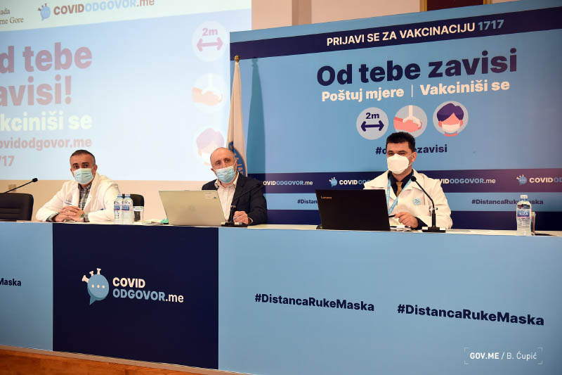 В Черногории отменено требование носить защитные маски на улице 9 В Черногории отменено требование носить защитные маски на улице - 9