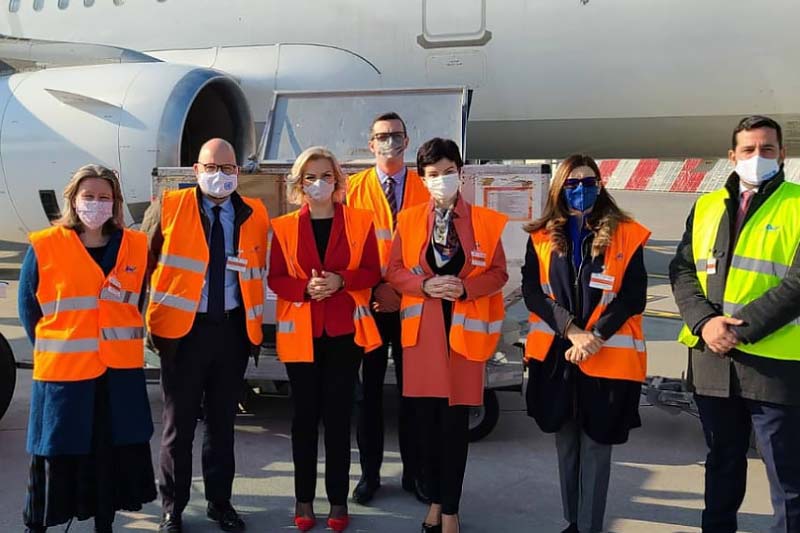 24 000 доз вакцины AstraZeneca прибыли в Черногорию 8 24 000 доз вакцины AstraZeneca прибыли в Черногорию - 8