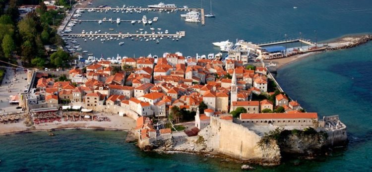 В Будве вымоют стены в Старом городе 9 В Будве вымоют стены в Старом городе - 9