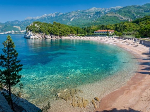 Спрос на туры в Черногорию вырос на 25% - 4