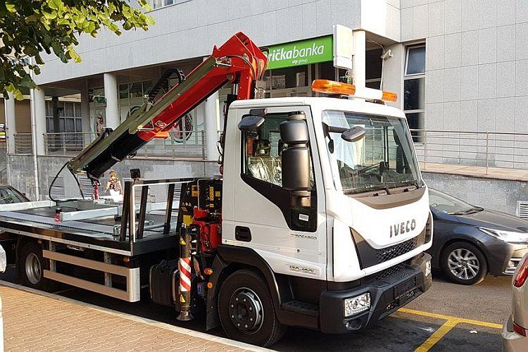 В Тивате начал работу новый эвакуатор 9 В Тивате начал работу новый эвакуатор - 9