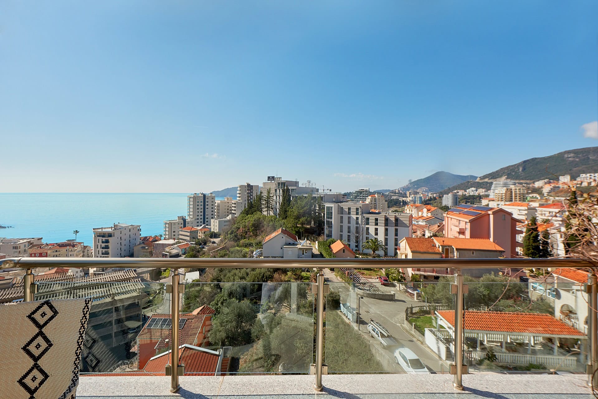 Mieszkanie 3 pokoi 150 m² Becici, Czarnogóra