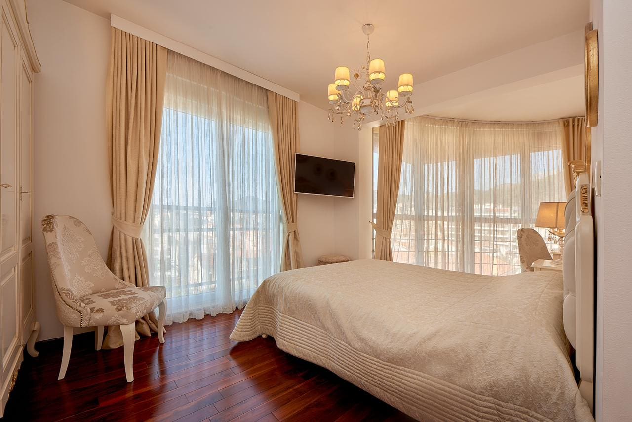 Mieszkanie 3 pokoi 150 m² Becici, Czarnogóra