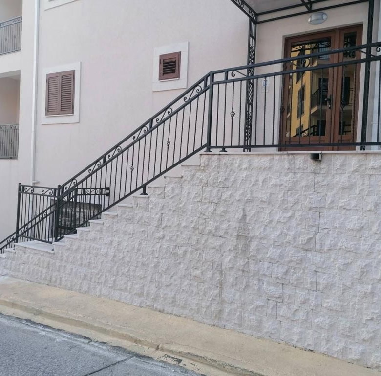 780