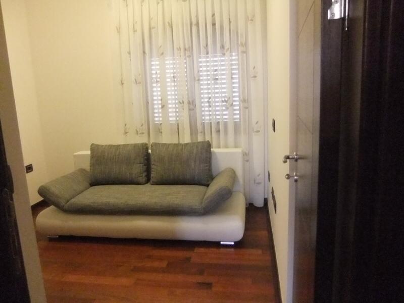 Piso independiente 2 habitaciones 88 m² Petrovac, Montenegro
