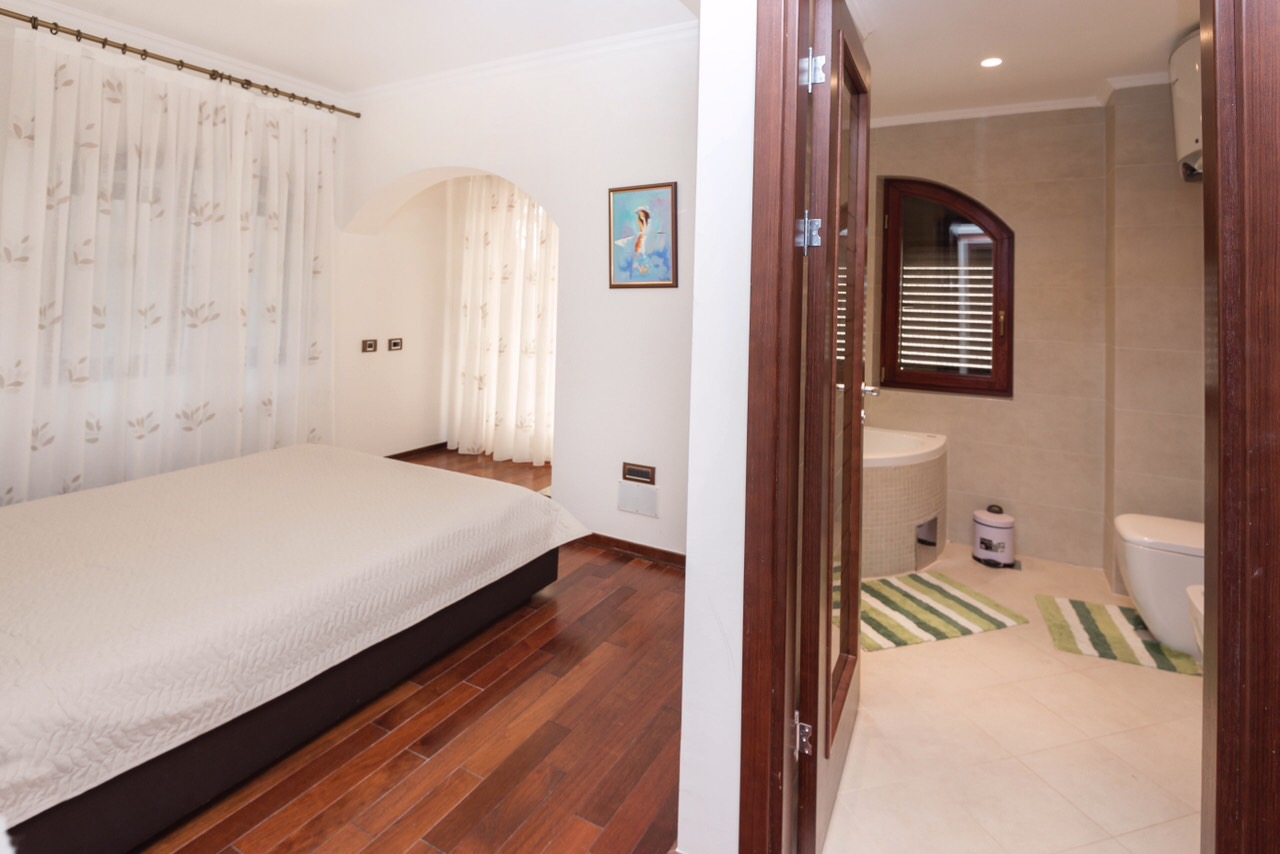Piso independiente 2 habitaciones 88 m² Petrovac, Montenegro