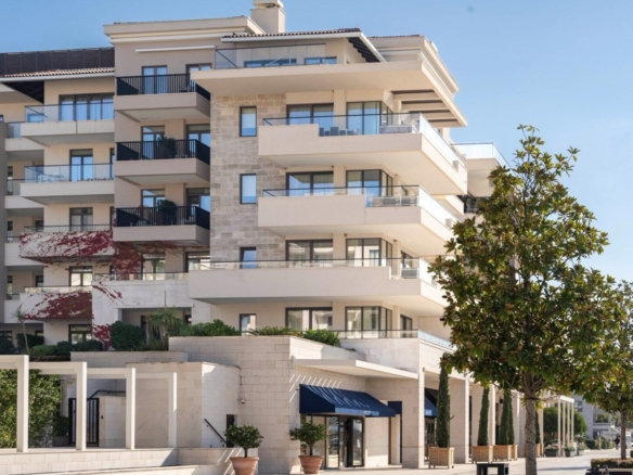 Квартира в Порто Монтенегро №3009 32 Квартира с 3 спальнями и видом на море в Porto Montenegro (в Тивате) — здание Aqua