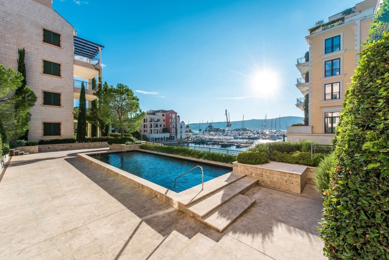 Квартира квартира с одной спальней и видом на море в Porto Montenegro (в Тивате) — здание Tara
