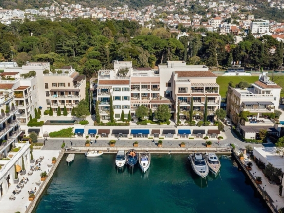 Квартира класса люкс: Пентхаус в Porto Montenegro (в Тивате) — здание Tara