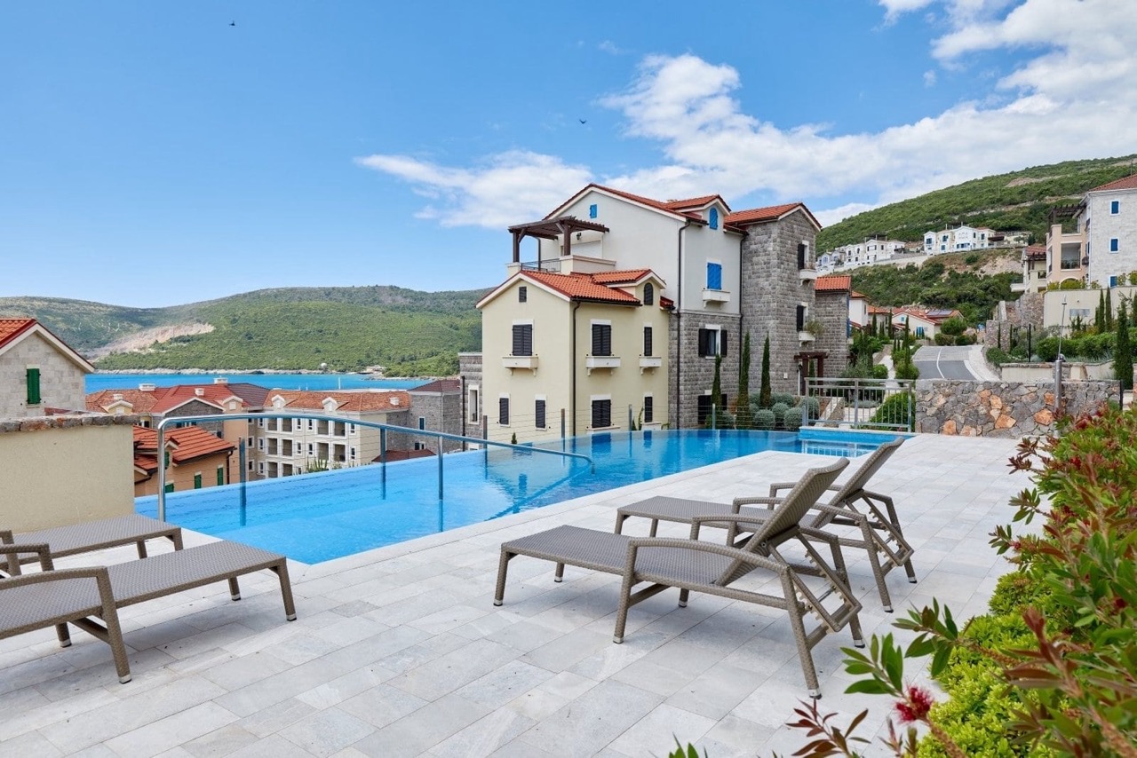 Роскошная квартира в Marina Village, блок Lavanda в элитном комплексе Луштица Бей