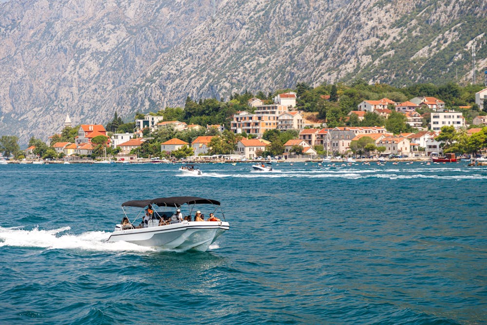 ВНЖ в Черногории 2026: Порог в 200 000 евро и налоги вместо найма сотрудников