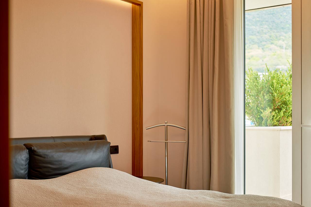 photo_5201808727151939083_y