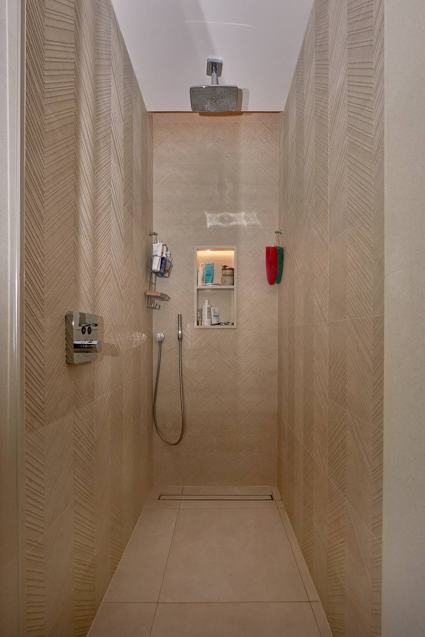 photo_5201808727151939085_y