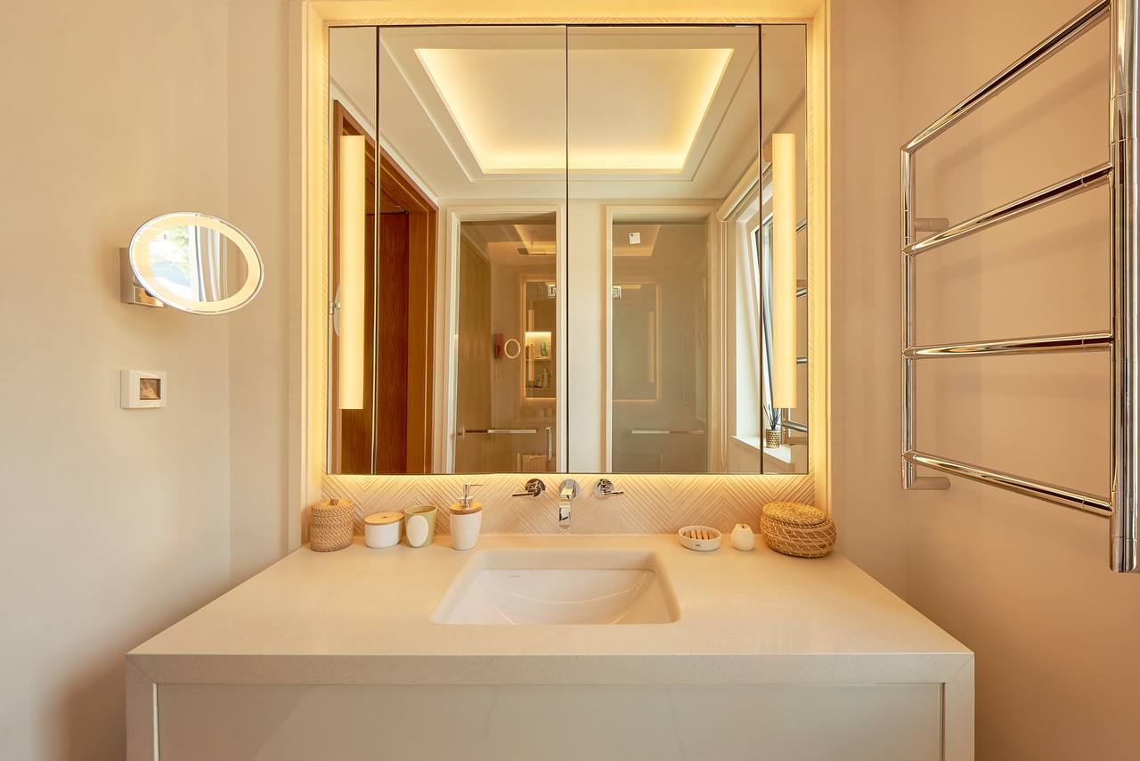 photo_5201808727151939087_y