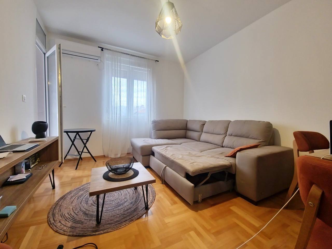 photo_5778208125847539101_y