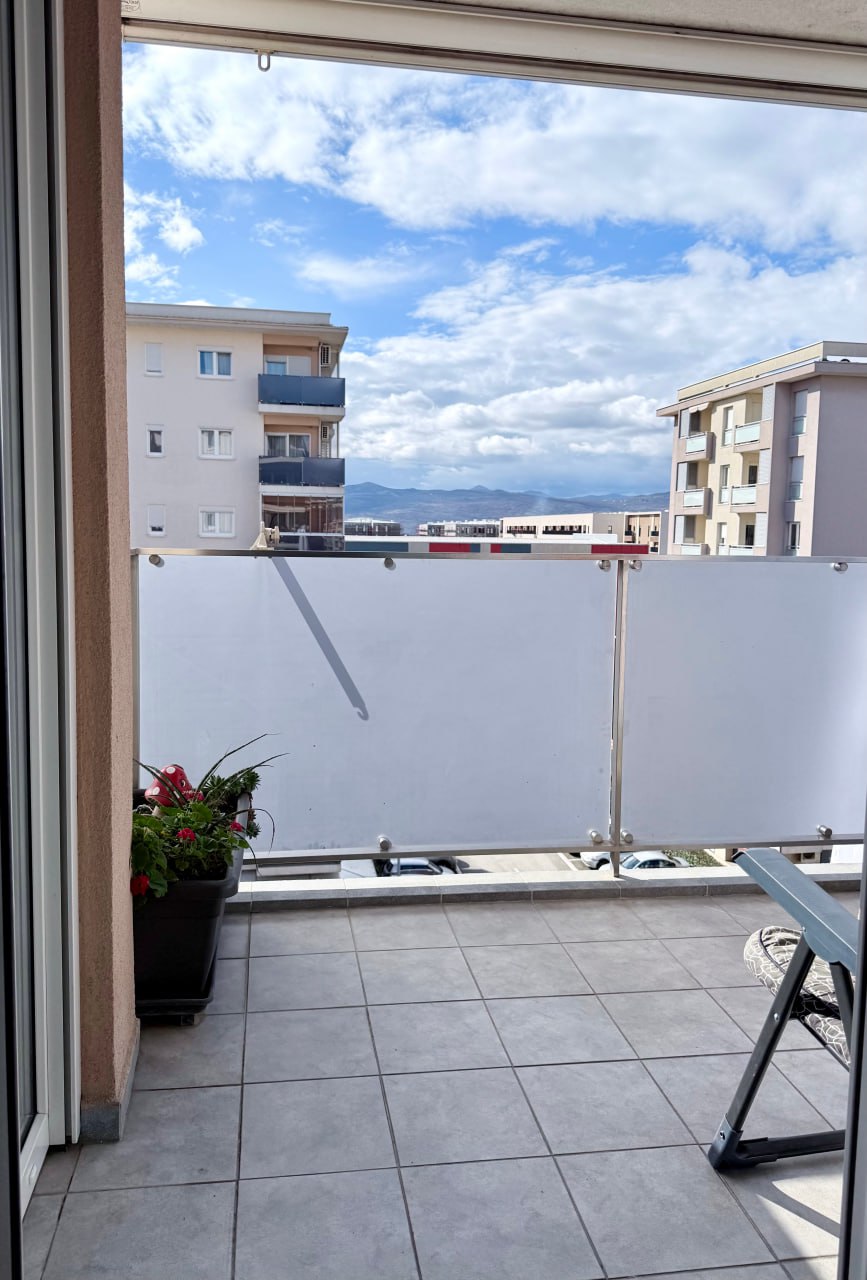 photo_5792014379824909768_y