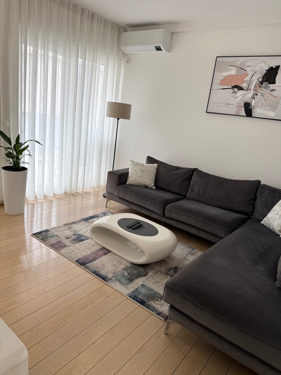 photo_5792014379824909760_y