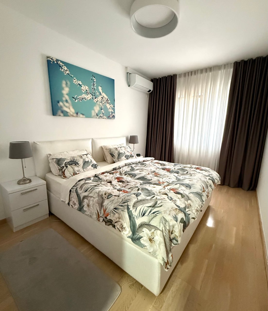 photo_5792014379824909762_y