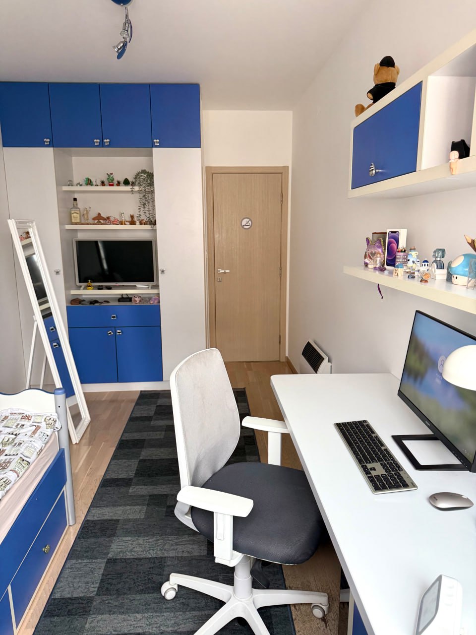 photo_5792014379824909764_y