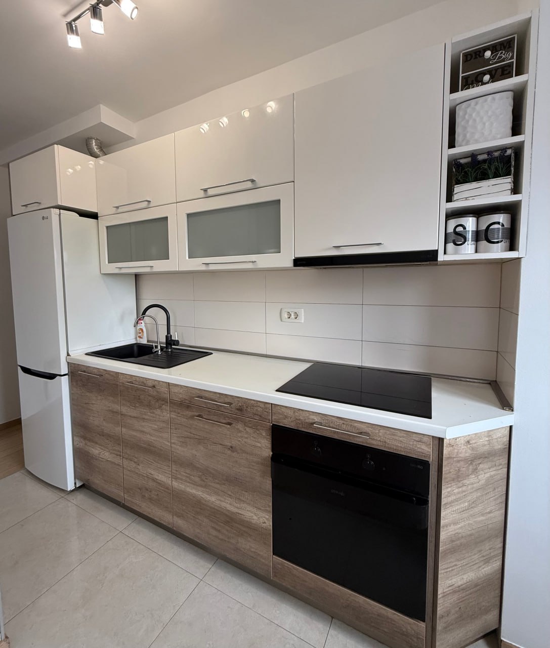 photo_5792014379824909765_y